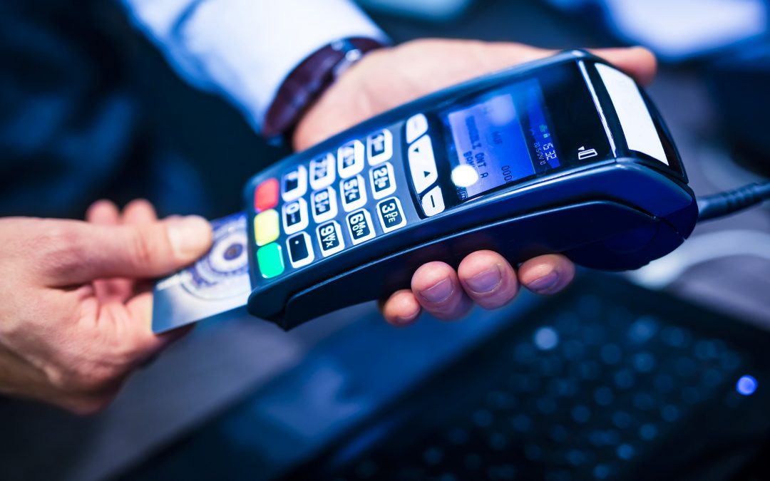 Você sabe como funciona uma transação com cartão de crédito?